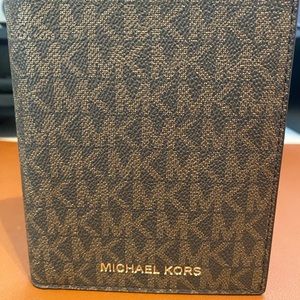 NIB Michael Kors Bedford Travel Passport Wallet - Brown/Acorn